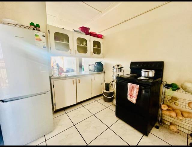 2 BEDROOM APARTMENT FOR SALE IN VANDERBIJLPARK CW 1
